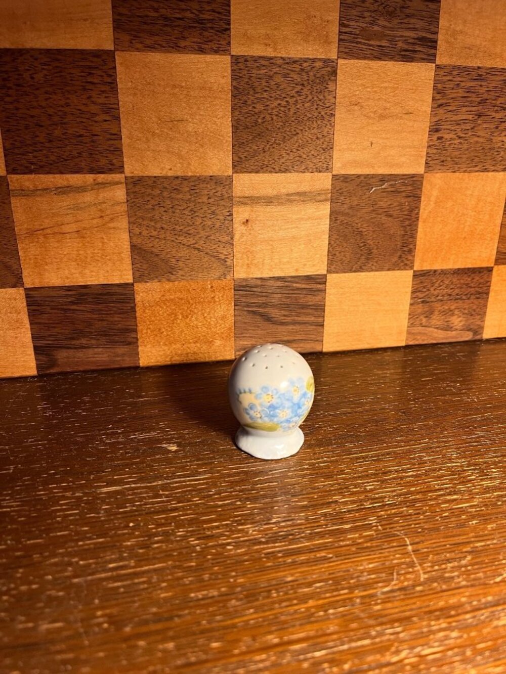 Small Round Single Hand Painted Blue Floral Shaker A1203